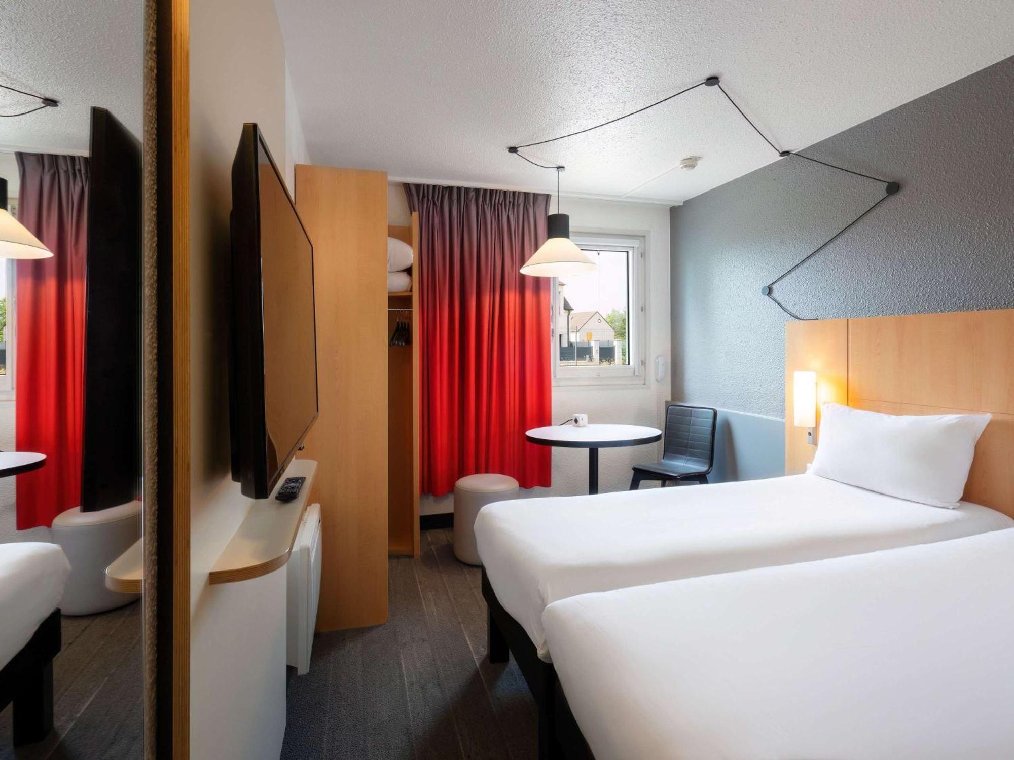 Ibis Cergy Pontoise Le Port Hotel Екстериор снимка