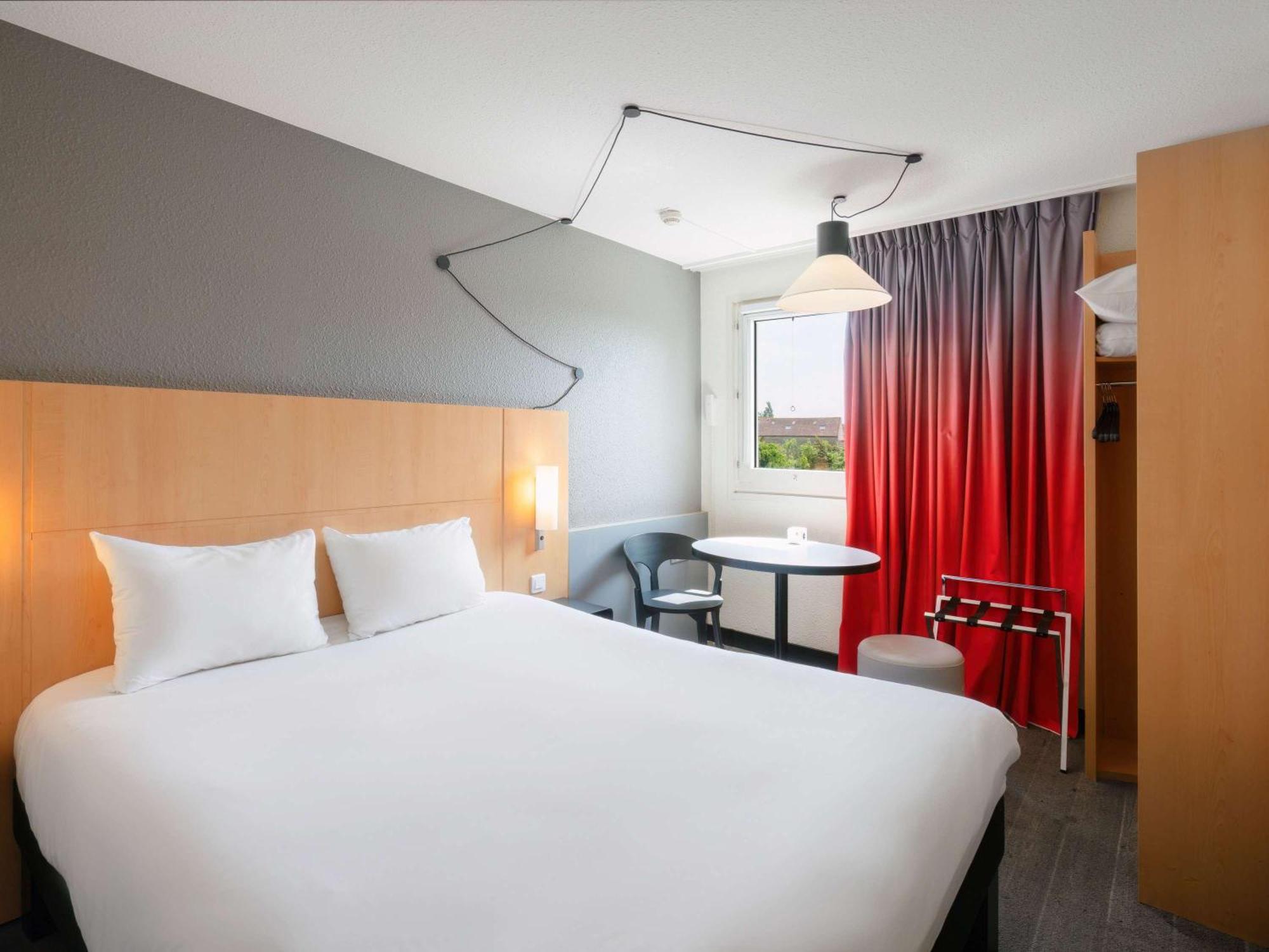 Ibis Cergy Pontoise Le Port Hotel Екстериор снимка